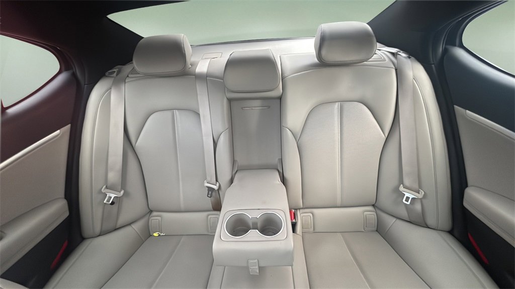 Used 2023 Genesis G70 2.0T image 23