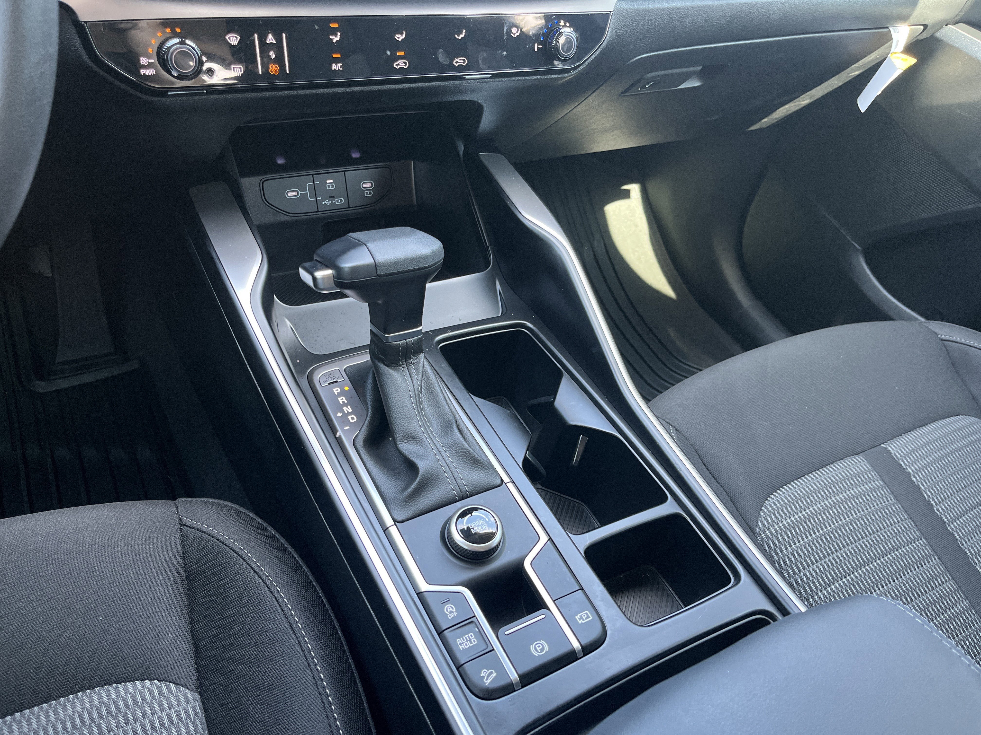 Certified 2025 Kia Sorento LX image 11