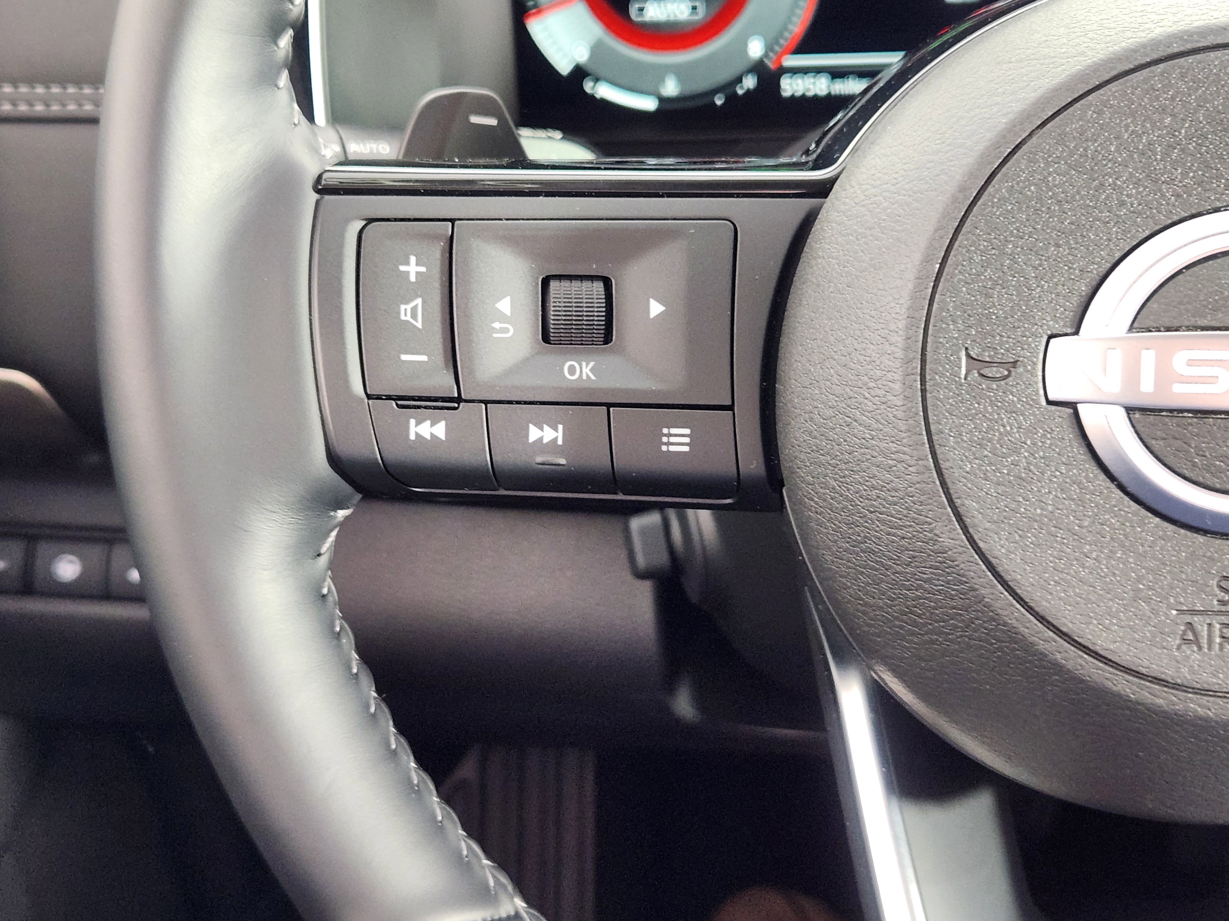 Used 2025 Nissan Pathfinder Platinum image 19