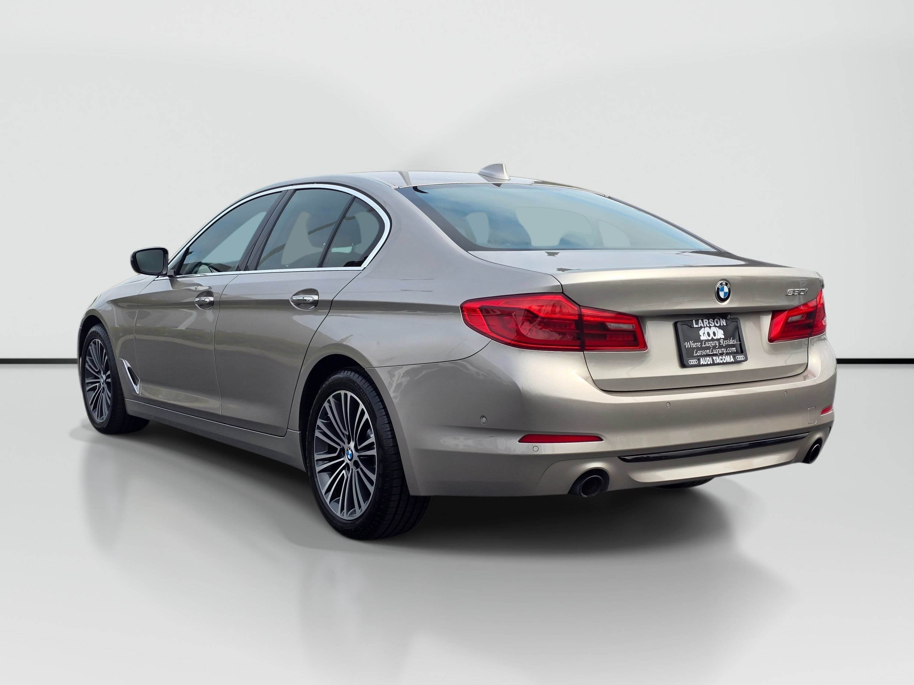 Used 2017 BMW 530i RWD image 3