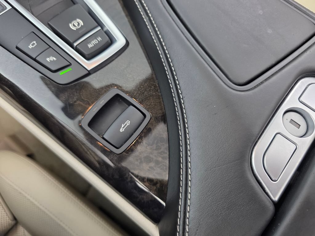 Used 2012 BMW 650i Convertible RWD image 24