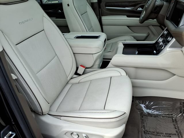 Used 2023 GMC Yukon Denali w/ Advanced Technology Package AWD/4WD image 26