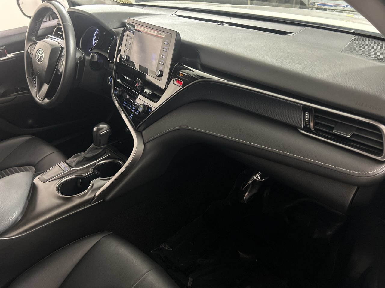 Used 2024 Toyota Camry SE w/ Convenience Package FWD image 28