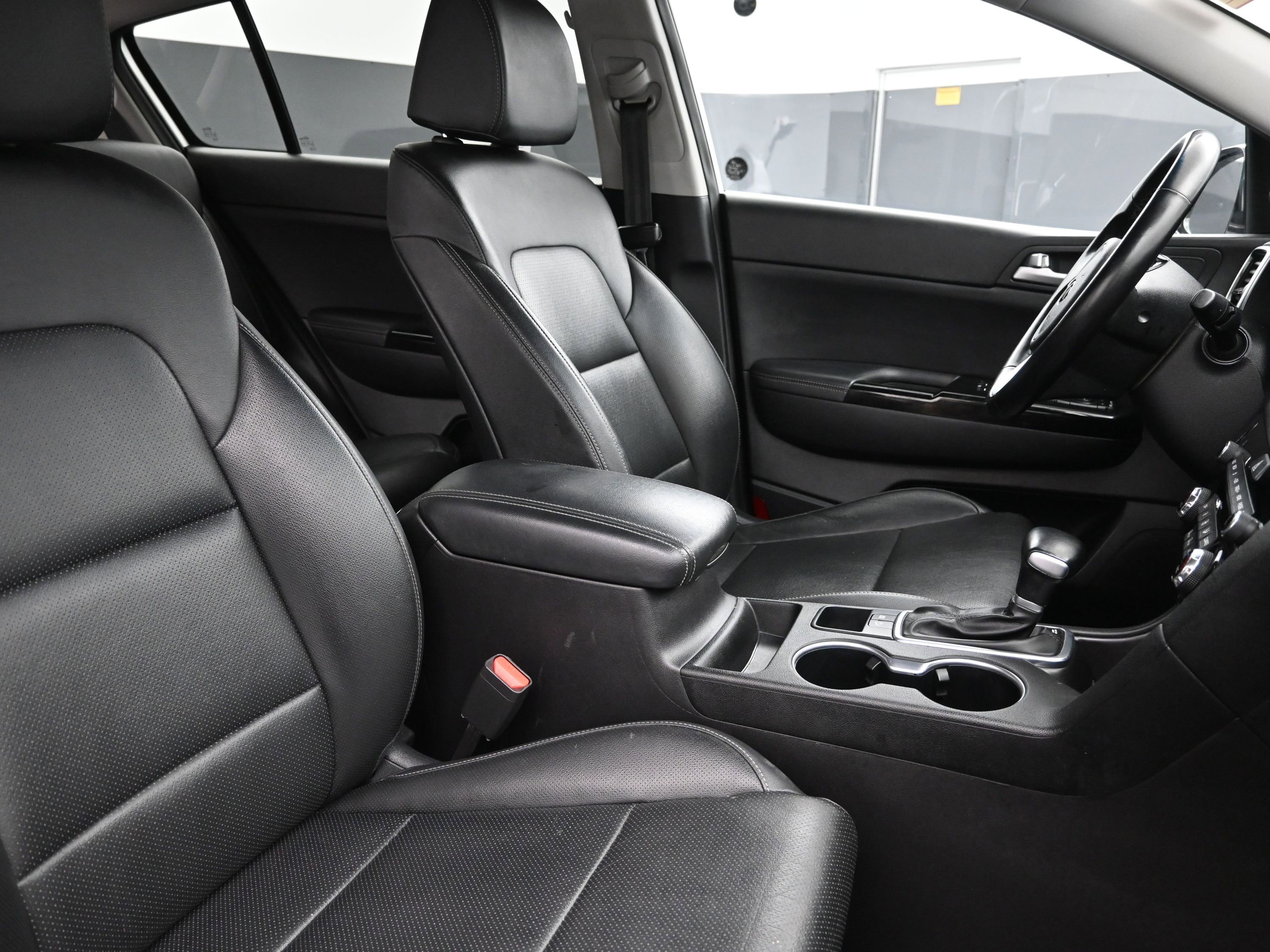 Used 2020 Kia Sportage EX FWD image 27