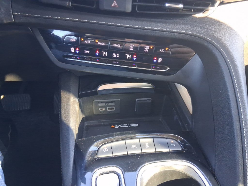 Used 2022 Buick Envision Avenir w/ Safety Package FWD image 35