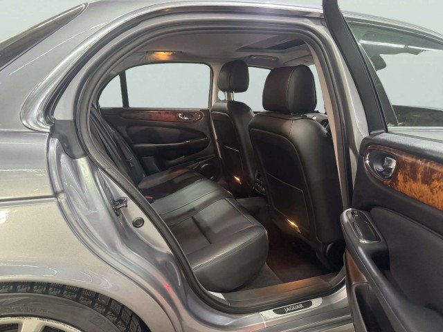 Used 2008 Jaguar XJ8 image 34