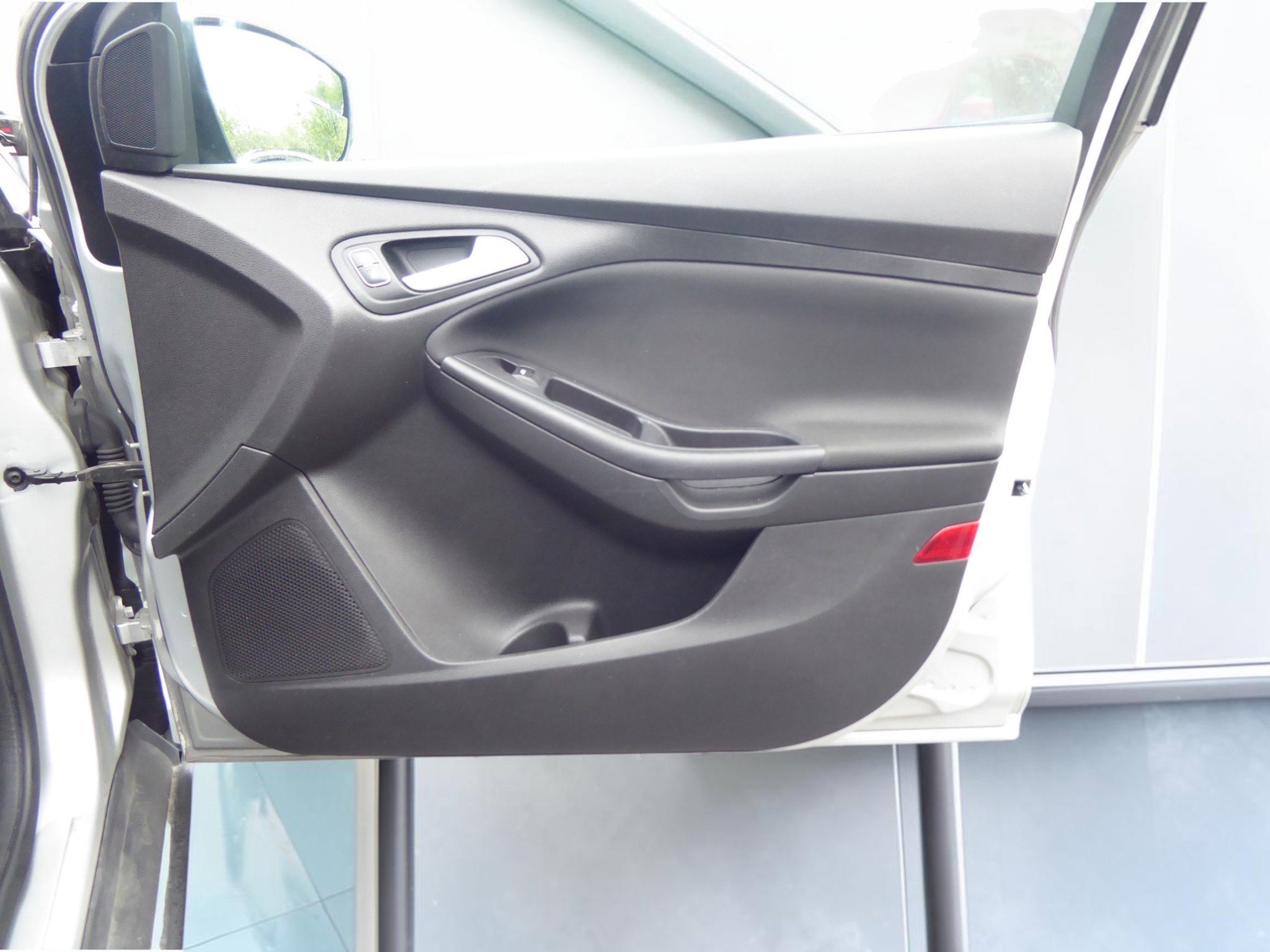 Used 2017 Ford Focus SE FWD image 18