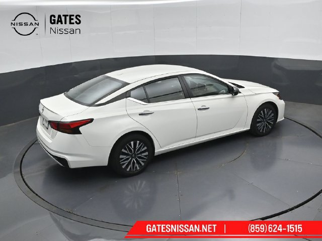 Used 2025 Nissan Altima 2.5 SV FWD image 43
