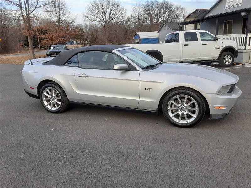 Used 2010 Ford Mustang GT image 5