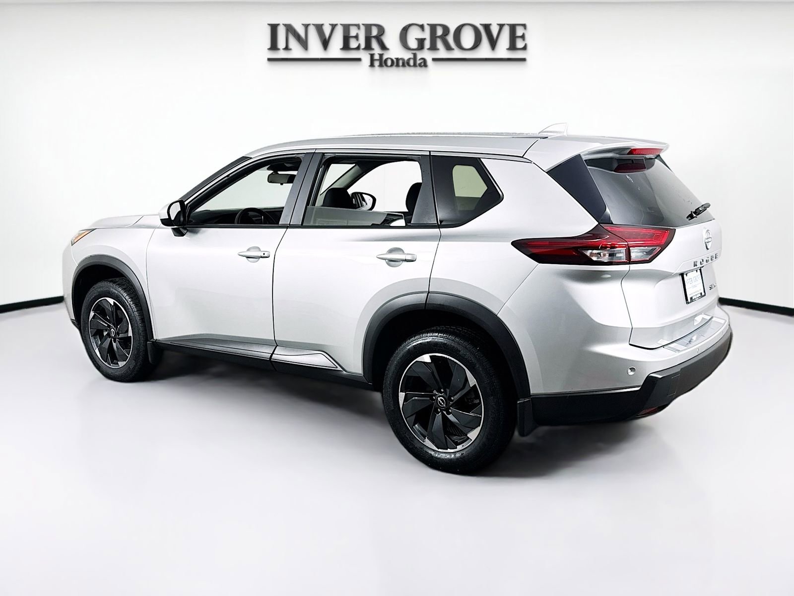 Used 2024 Nissan Rogue SV image 7
