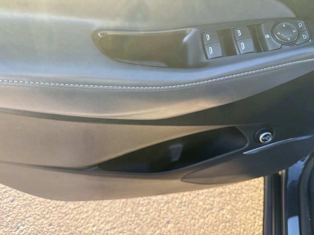 Used 2021 Buick Enclave Essence image 10