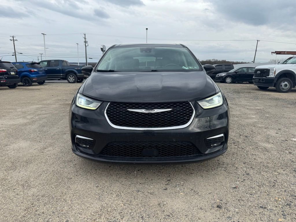 Used 2023 Chrysler Pacifica Touring-L image 8