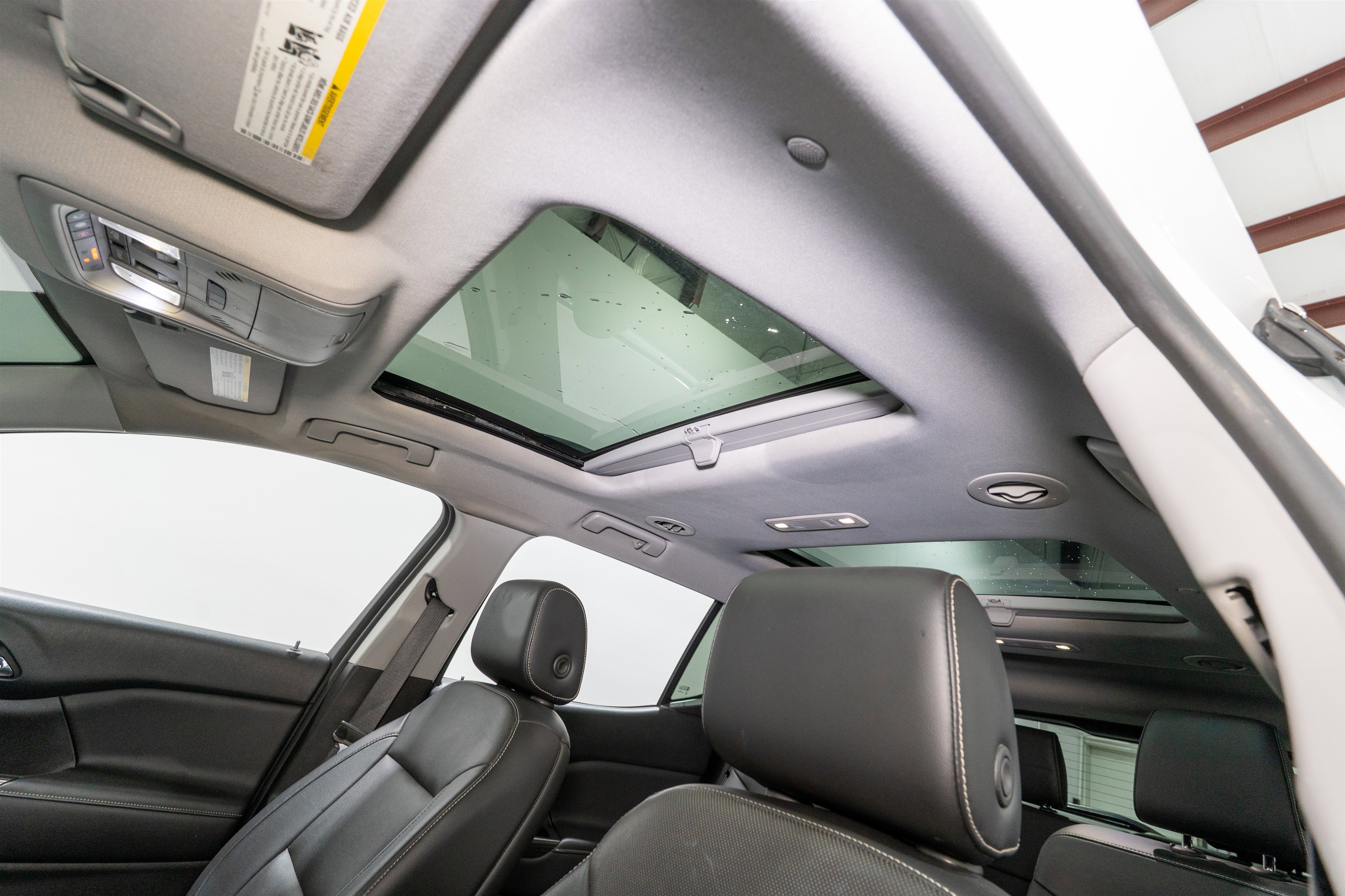 Used 2018 GMC Acadia SLT w/ LPO, Black Accent Package image 17