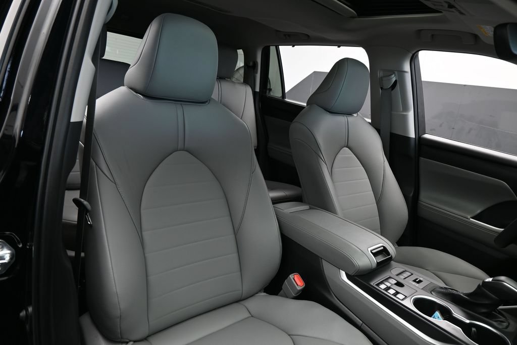 Used 2026 Toyota Highlander XLE AWD/4WD image 45