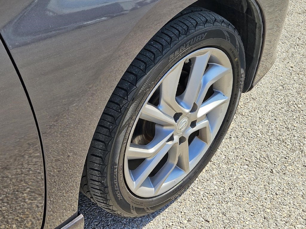 Used 2015 Nissan Sentra SR w/ SR Premium Package FWD image 6
