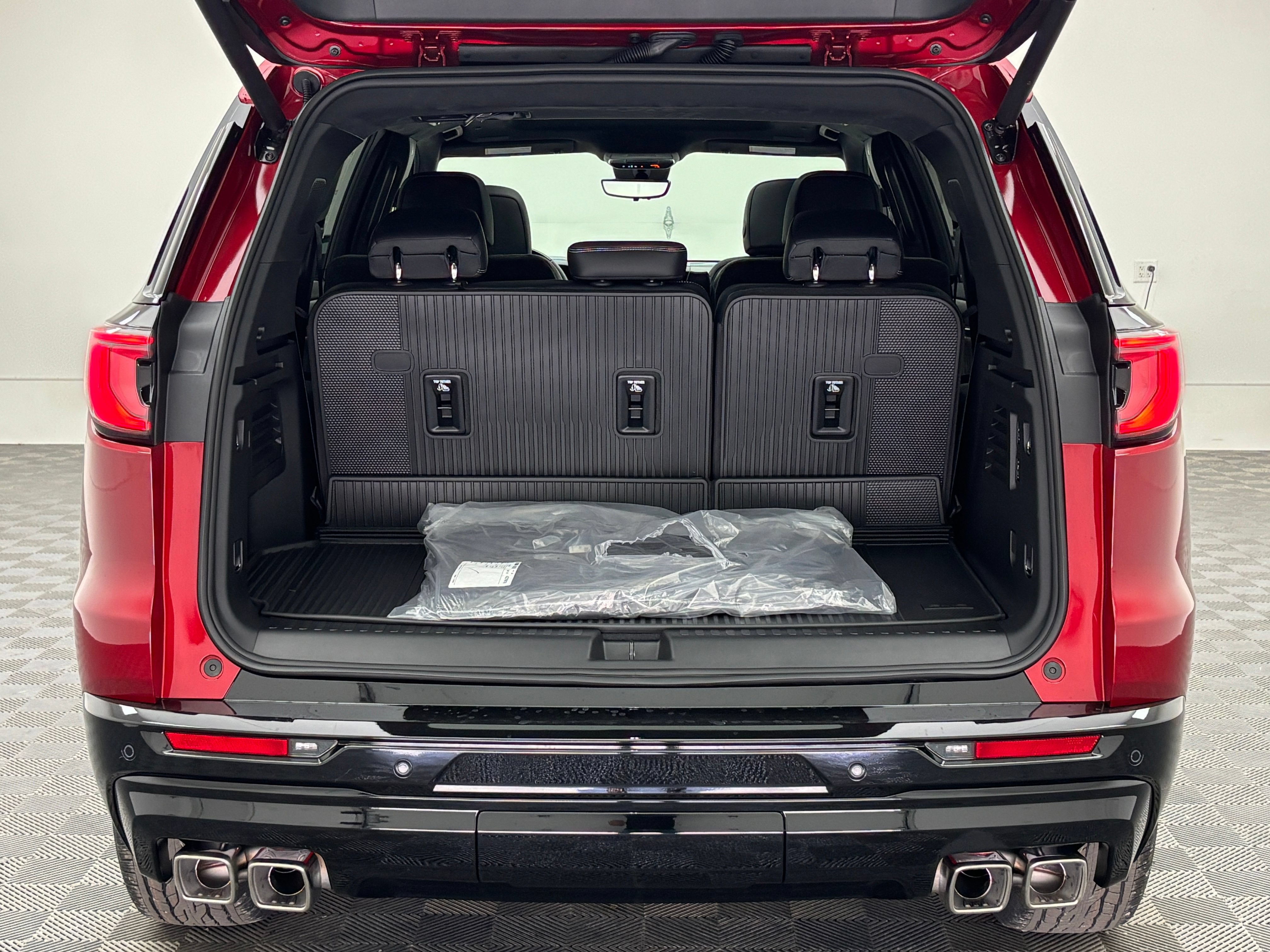 New 2026 GMC Acadia Denali Ultimate w/ LPO, Floor Liner Package AWD/4WD image 12
