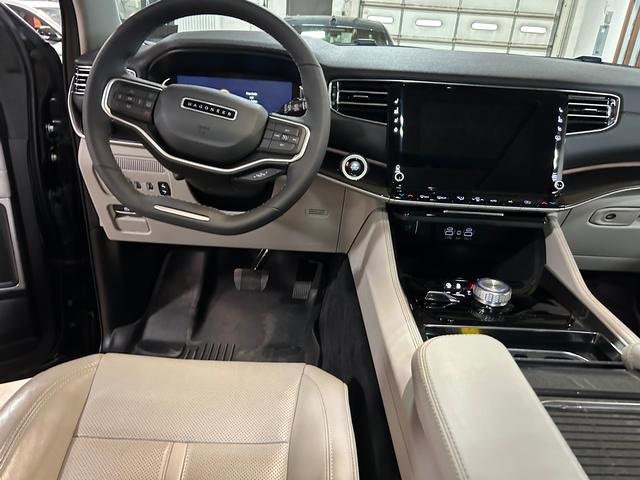 Used 2024 Jeep Wagoneer L 4WD w/ Premium Group I image 13