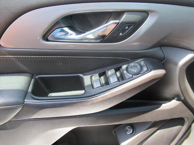 Used 2023 Chevrolet Traverse LT w/ Midnight/Sport Edition AWD/4WD image 20
