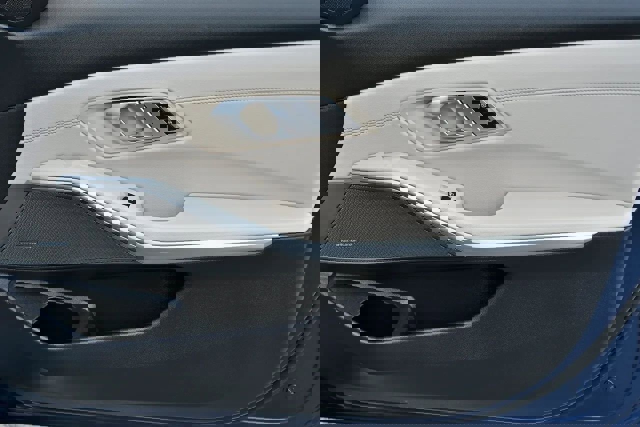 Used 2021 BMW 330i Sedan w/ Driving Assistance Package image 18