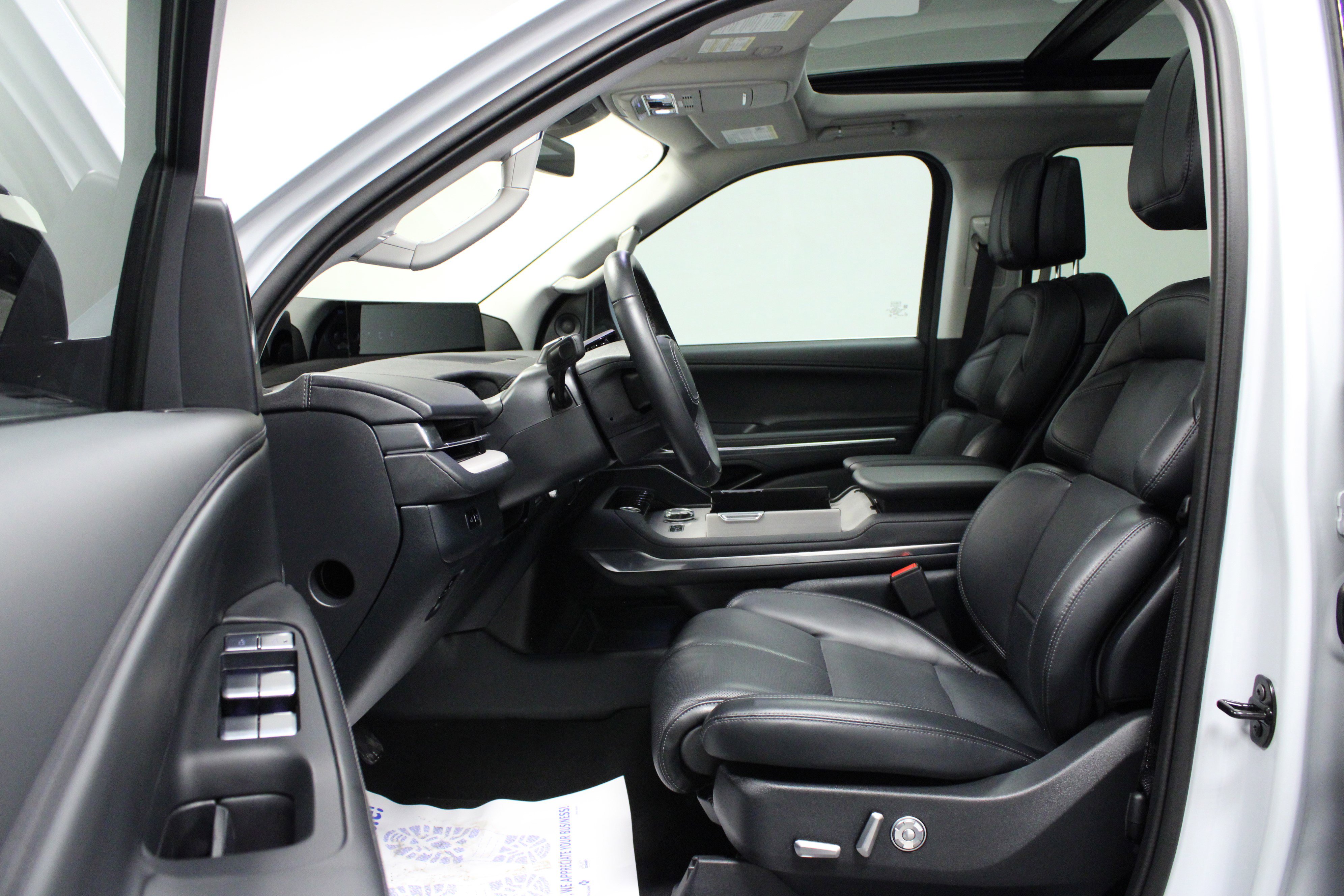 Used 2025 Lincoln Navigator L Reserve image 12