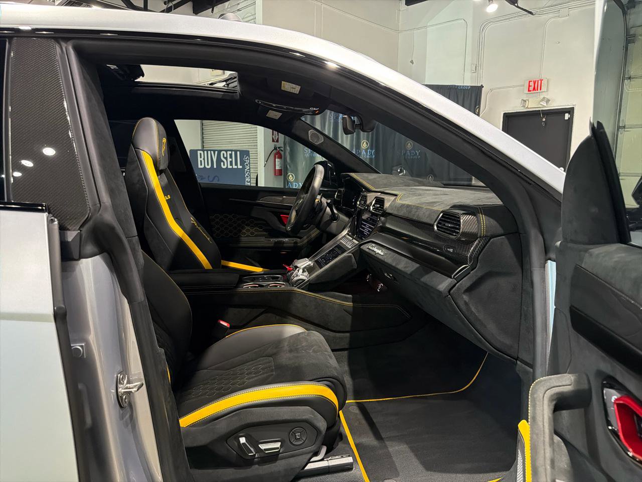 Used 2024 Lamborghini Urus Performante AWD/4WD image 37