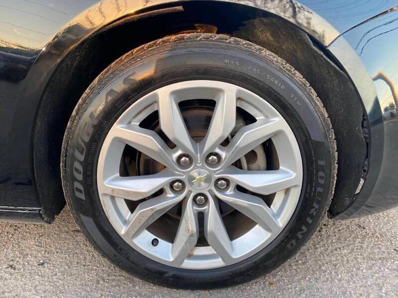 Used 2017 Chevrolet Impala LT w/ Leather Package image 9