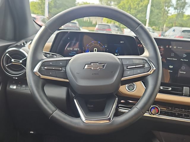Used 2025 Chevrolet Equinox ACTIV w/ Safety and Technology Package FWD image 15