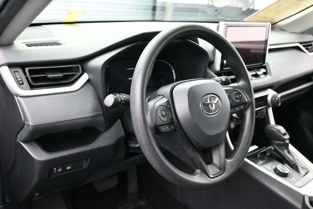 Used 2024 Toyota RAV4 XLE AWD/4WD image 15