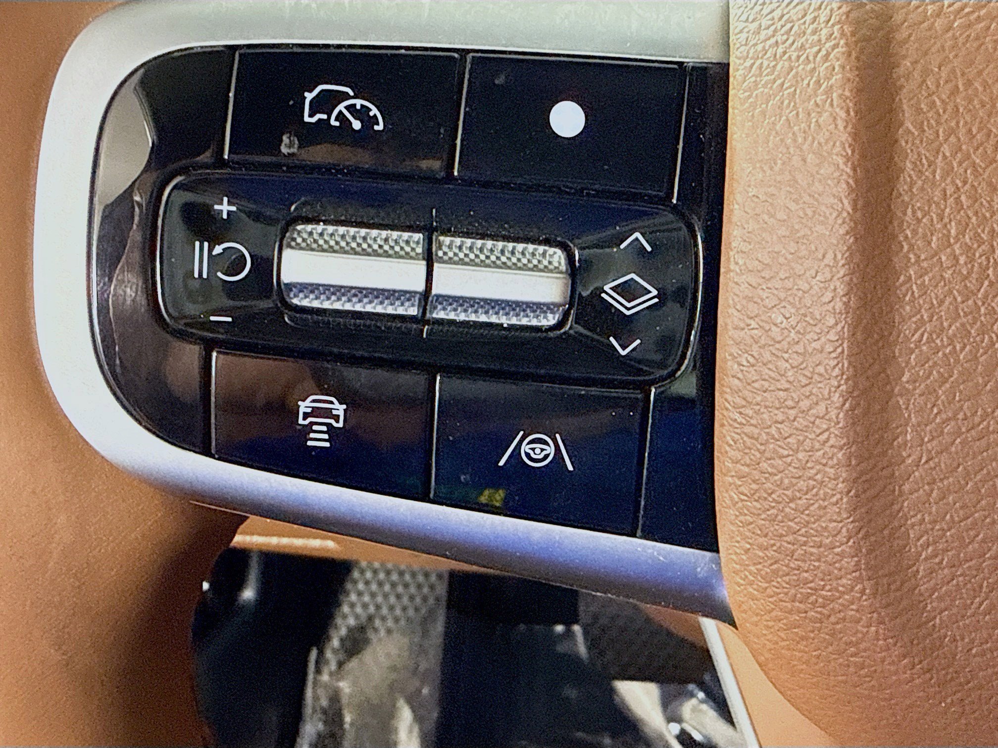 Used 2026 Genesis GV70 2.5T Advanced image 14