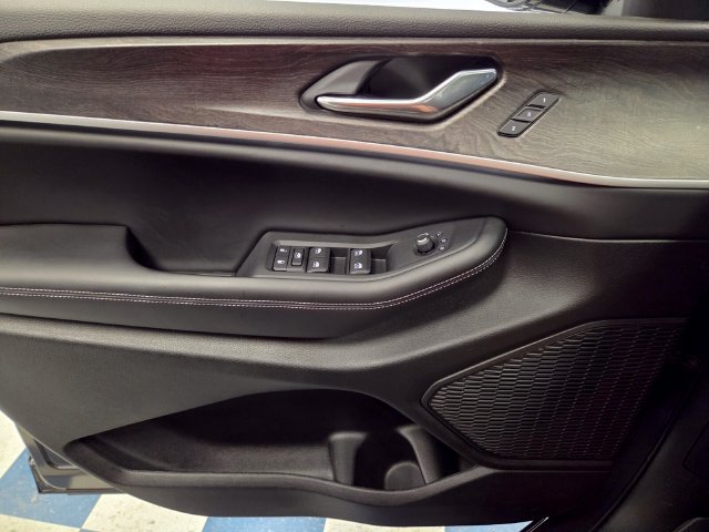 Used 2025 Jeep Grand Cherokee Limited RWD image 29