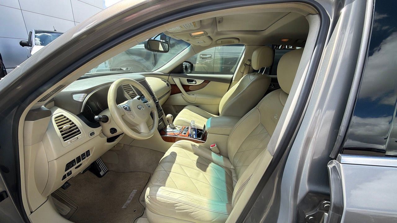 Used 2011 INFINITI FX35 AWD w/ Premium Pkg image 3
