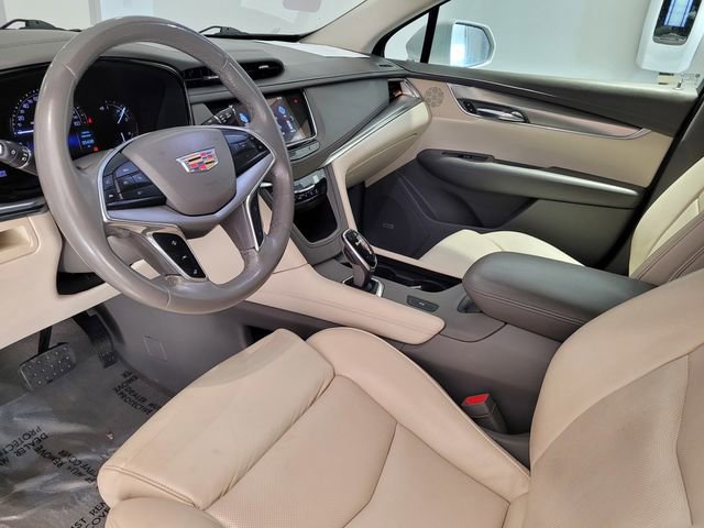 Used 2017 Cadillac XT5 Luxury w/ Driver Awareness Package image 11