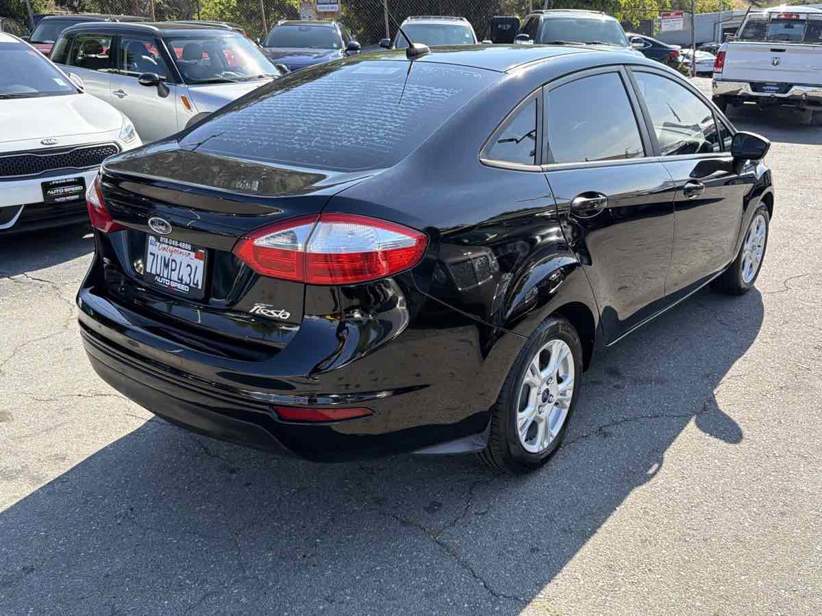 Used 2016 Ford Fiesta SE image 6