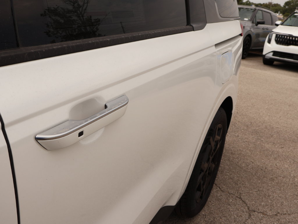 New 2027 Kia Carnival SX w/ Dark Edition Package FWD image 13