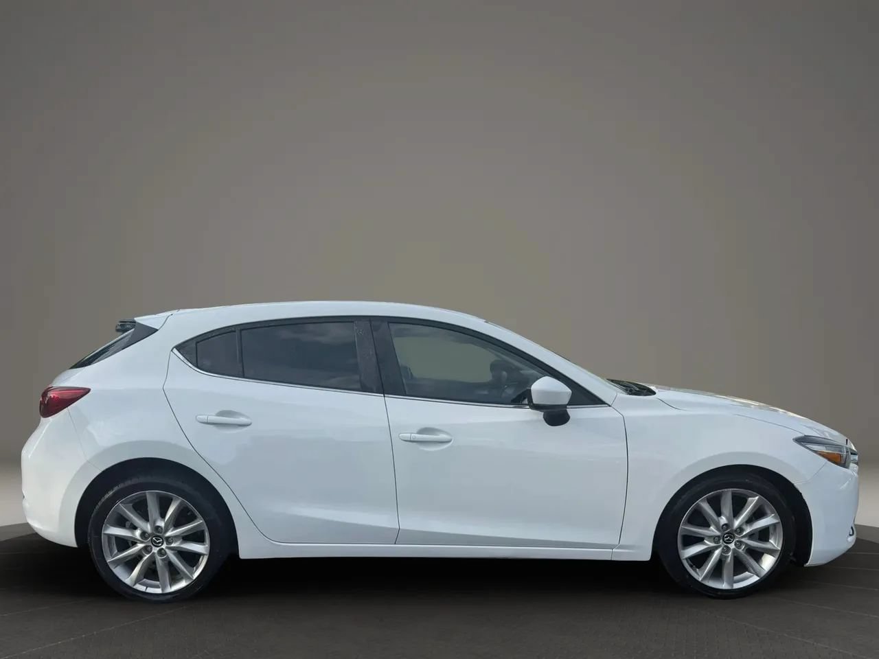 Used 2017 MAZDA MAZDA3 Touring FWD image 6