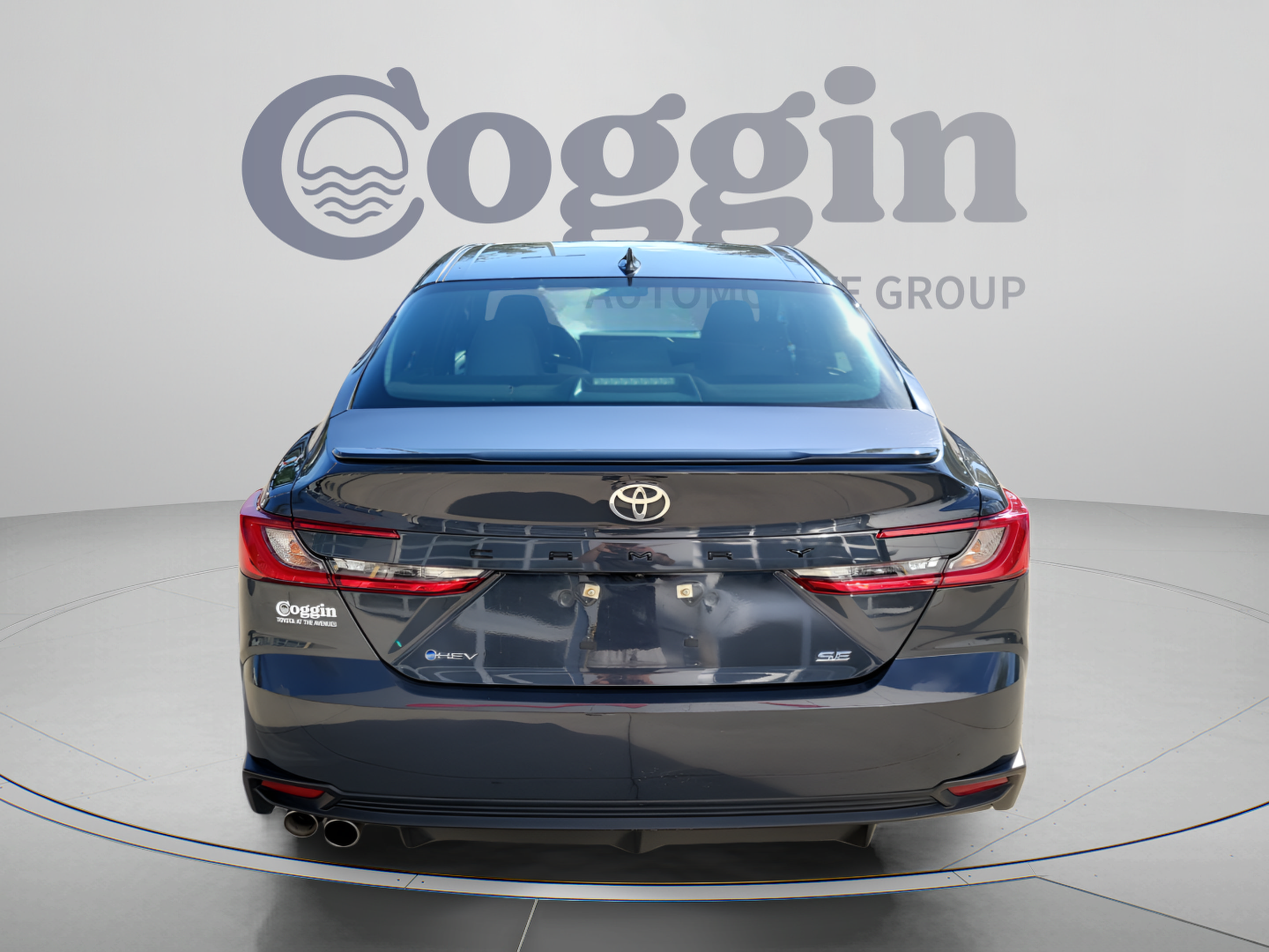 Used 2025 Toyota Camry SE FWD image 3