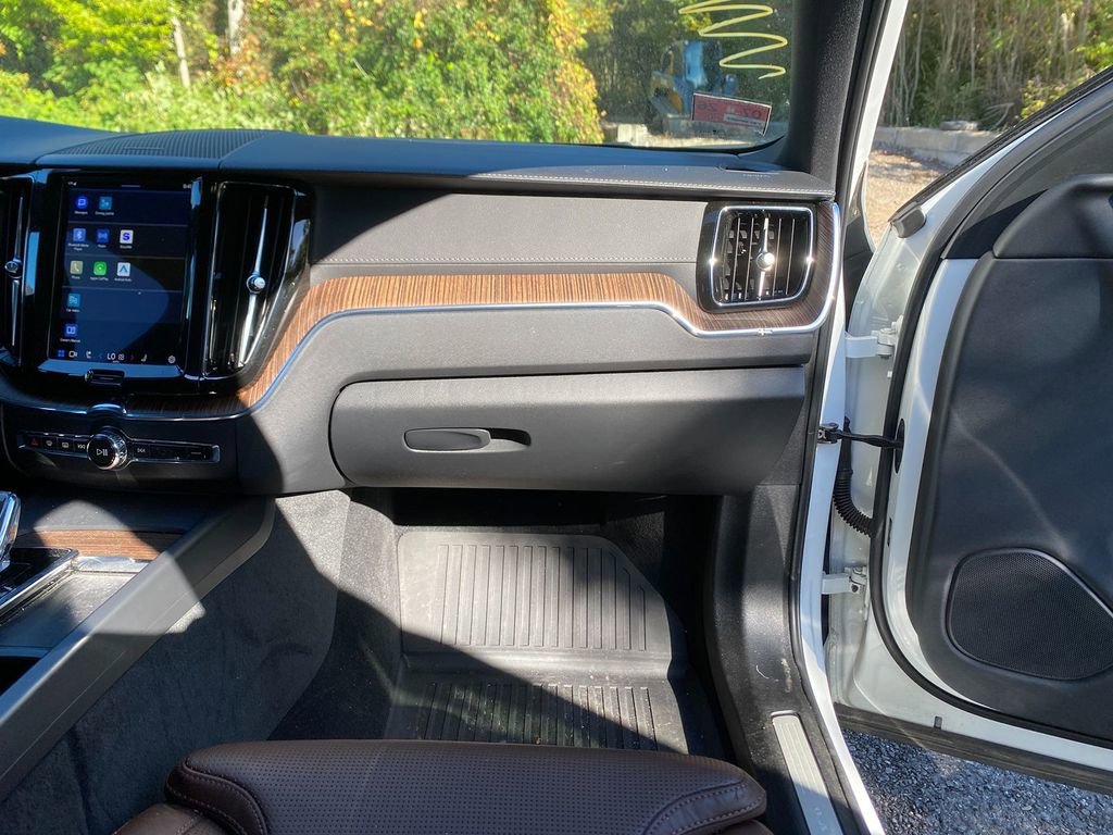 Used 2022 Volvo XC60 B5 Inscription w/ Climate Package image 28