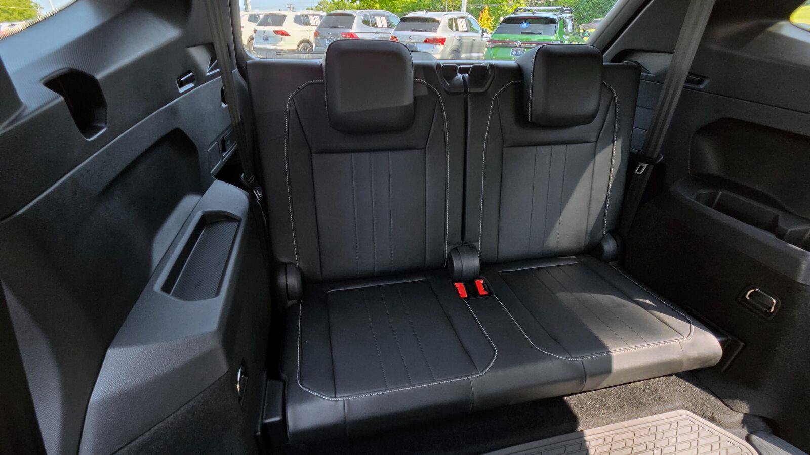 Certified 2024 Volkswagen Tiguan SE R-Line FWD image 47