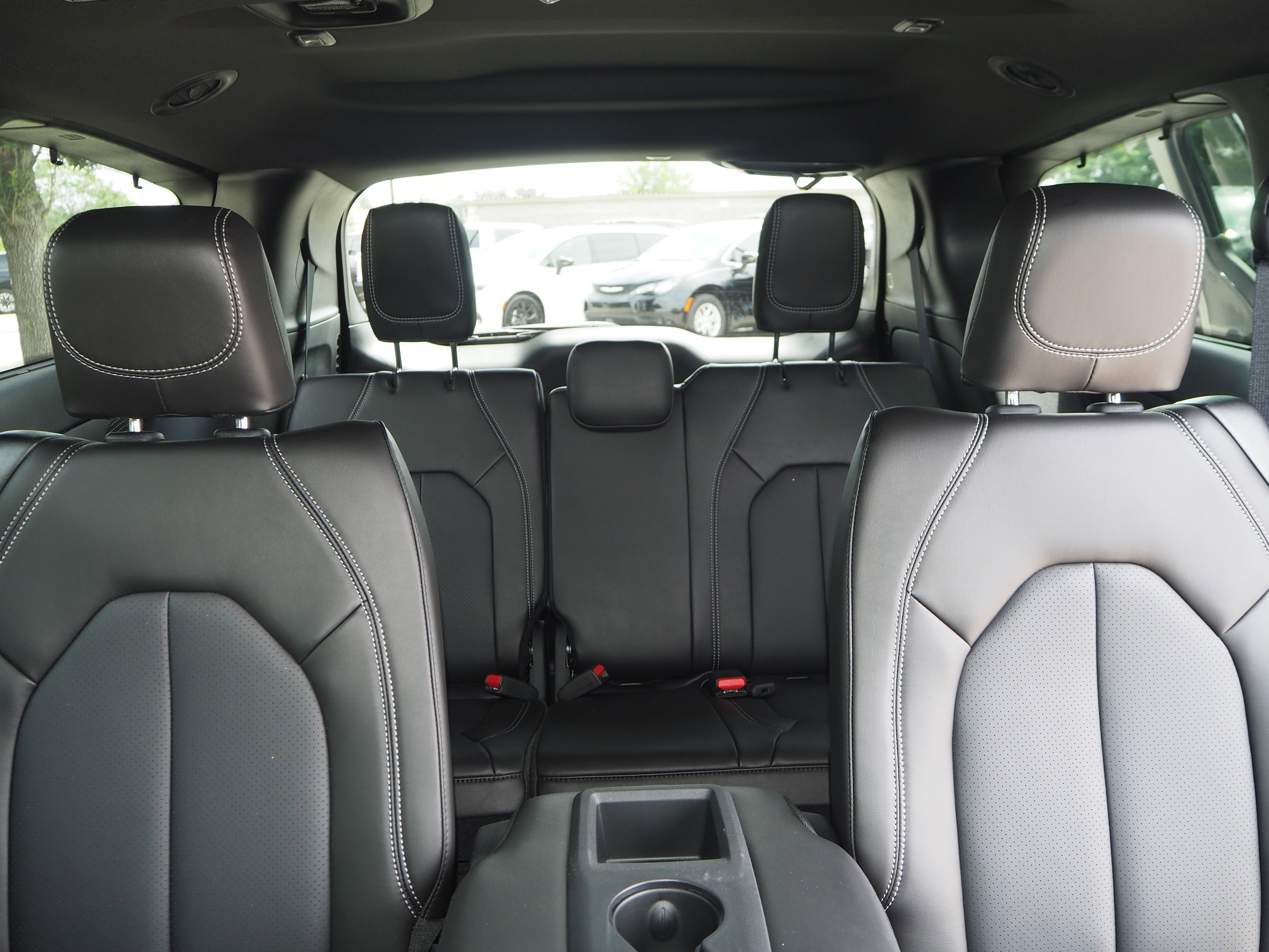 New 2025 Chrysler Pacifica Select w/ Uconnect Theater Family Group FWD image 21