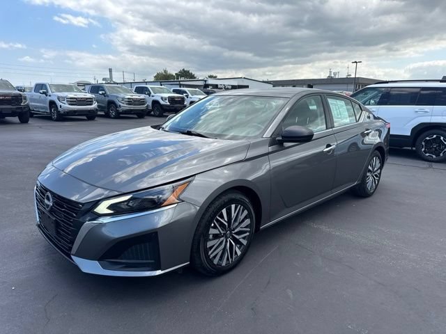 Used 2025 Nissan Altima 2.5 SV FWD image 7