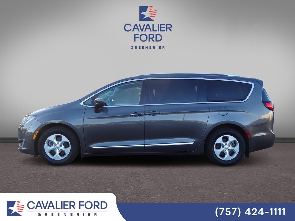 Used 2017 Chrysler Pacifica Touring-L Plus FWD image 4