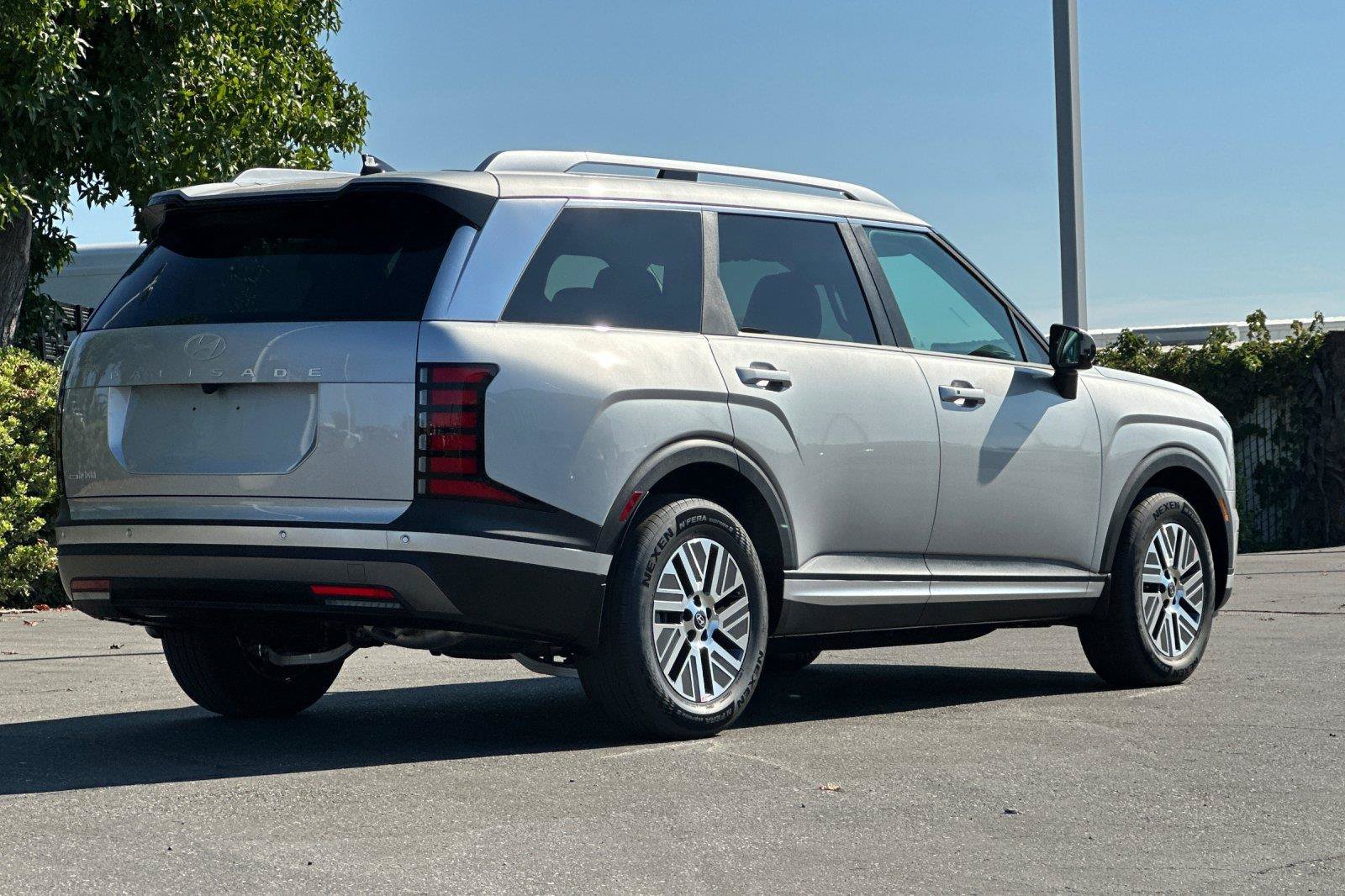New 2027 Hyundai Palisade SEL FWD image 3