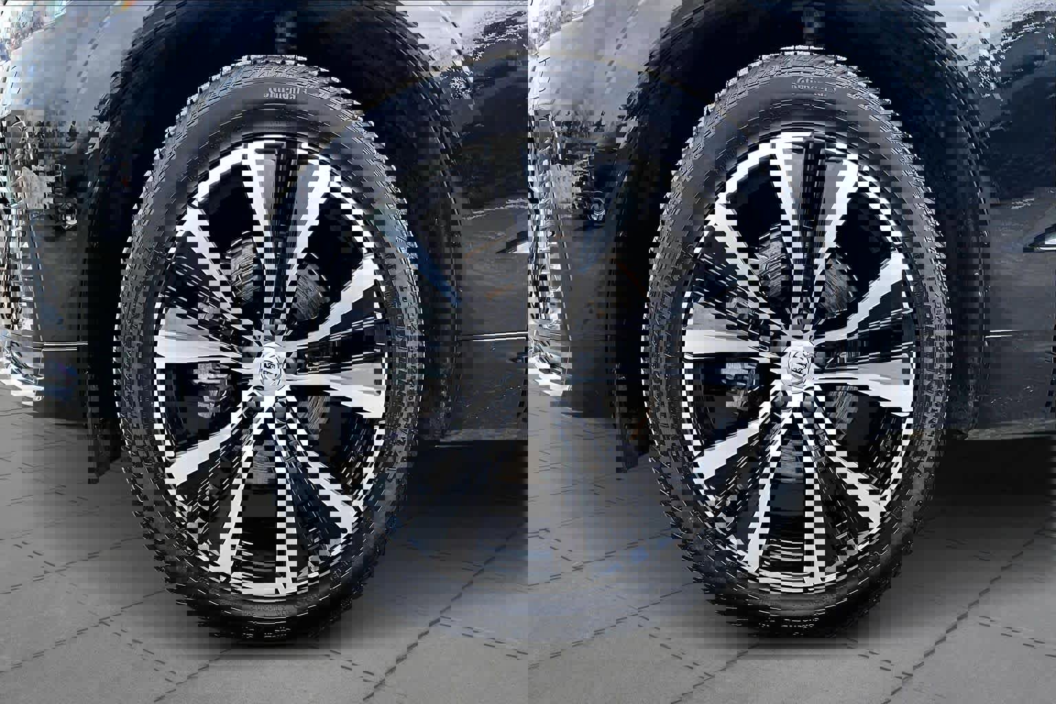 Certified 2023 Volvo XC60 B5 Plus w/ Protection Package Premier image 11