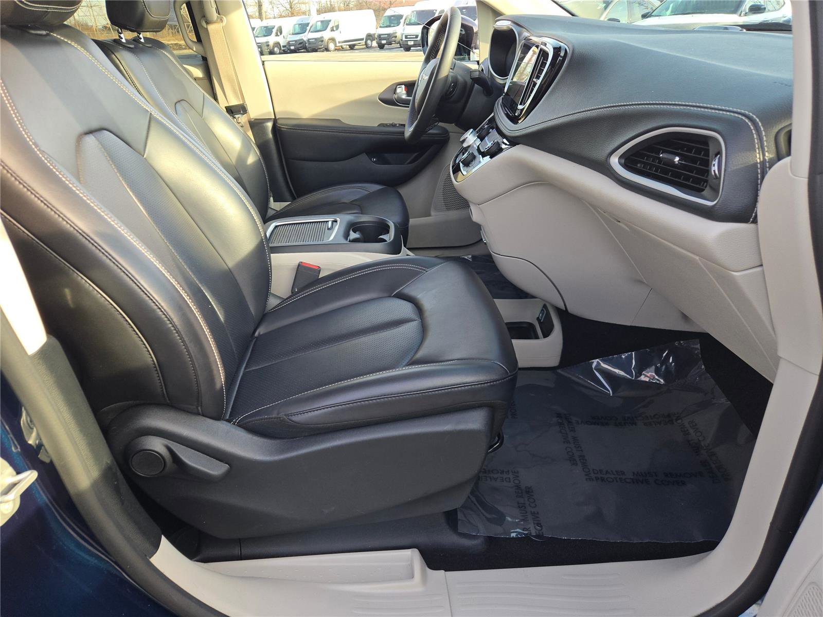 Certified 2024 Chrysler Pacifica Select image 8