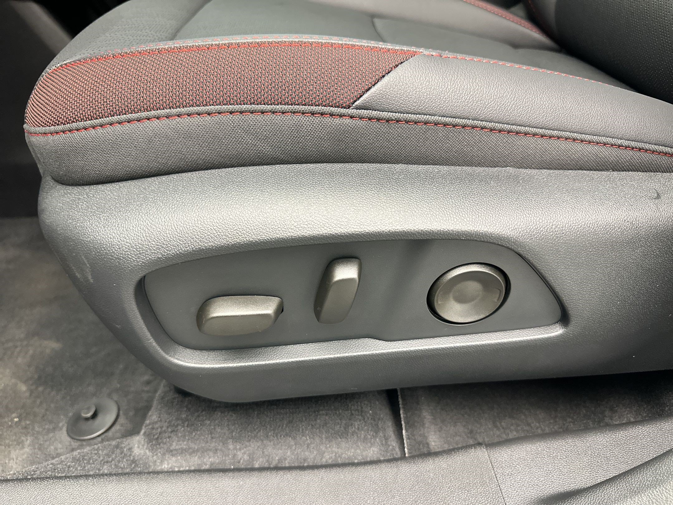 New 2027 Chevrolet Equinox RS w/ LPO, Floor Liner Package AWD/4WD image 15
