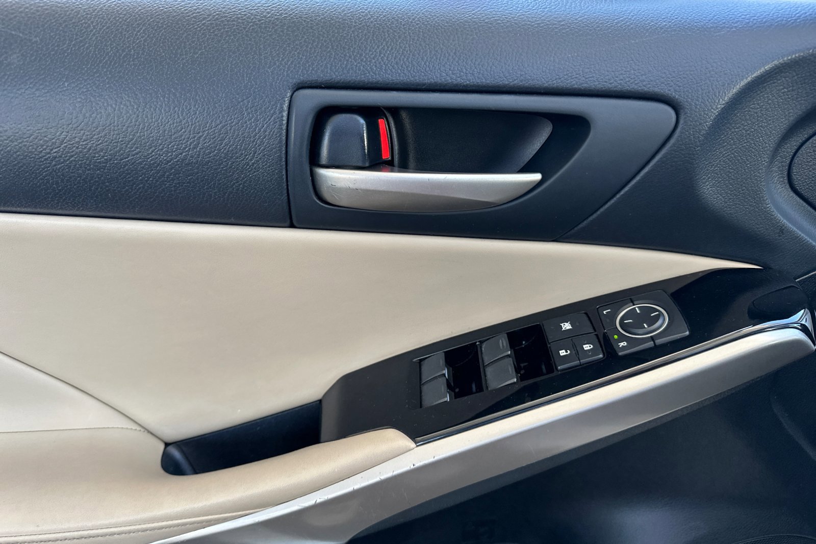 Used 2018 Lexus IS 300 w/ Accessory Package 2 image 11