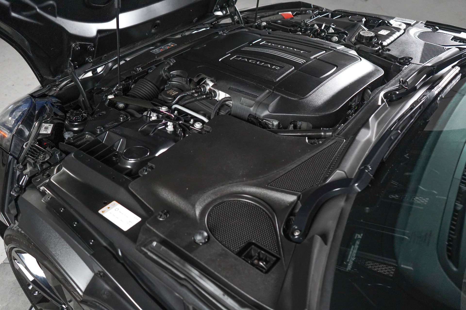 Used 2015 Jaguar F-TYPE S RWD image 39