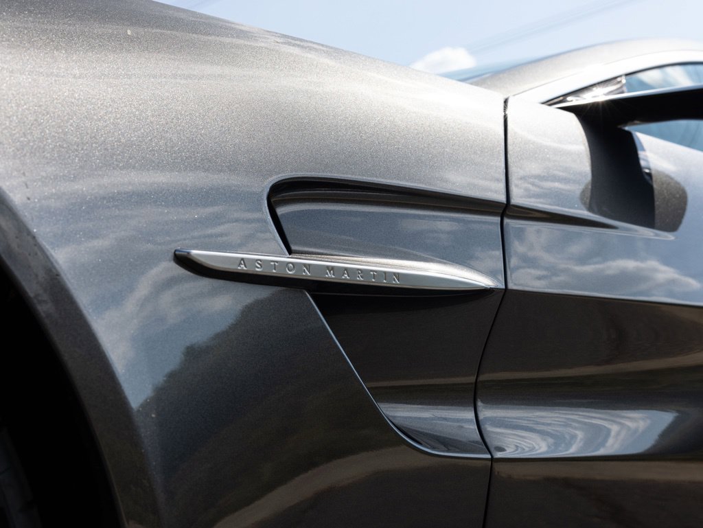 Used 2025 Aston Martin V8 Vantage Coupe RWD image 19