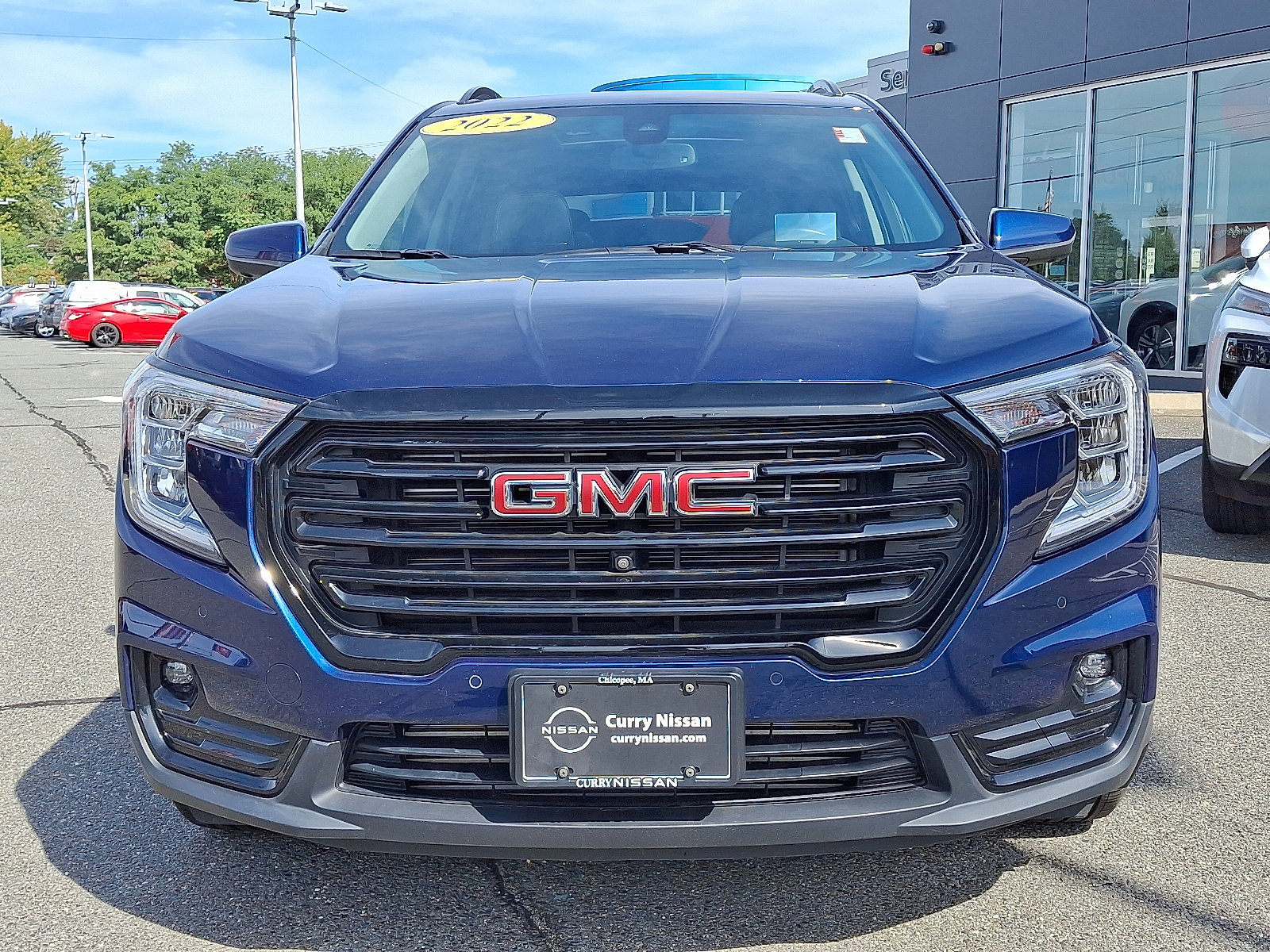 Used 2022 GMC Terrain SLT w/ Tech Package image 2