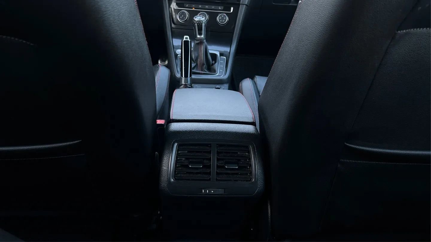 Used 2017 Volkswagen GTI SE FWD image 36